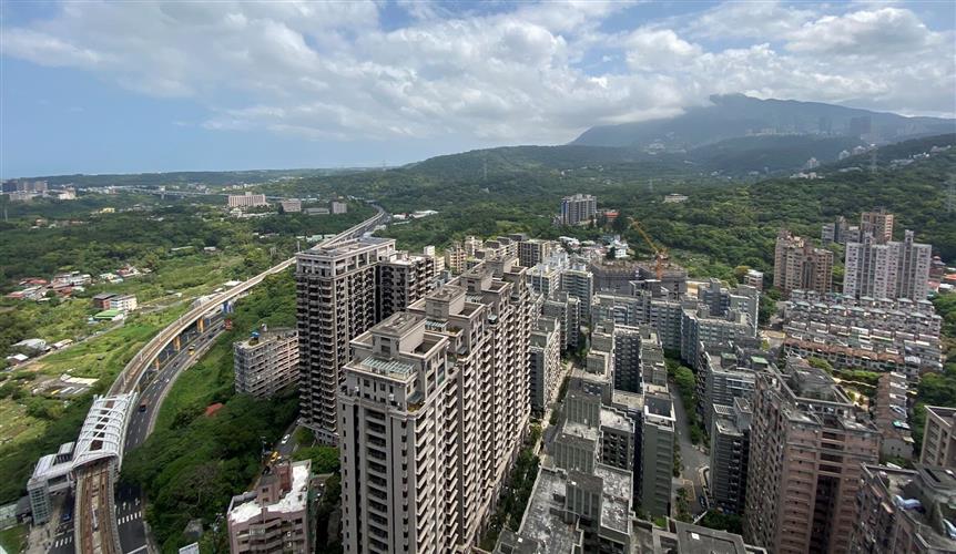 近一年實價登錄資料顯示，新北市淡水區還有機會以千萬元的總價買到3房的大樓住宅。(圖 / 永慶房屋提供)